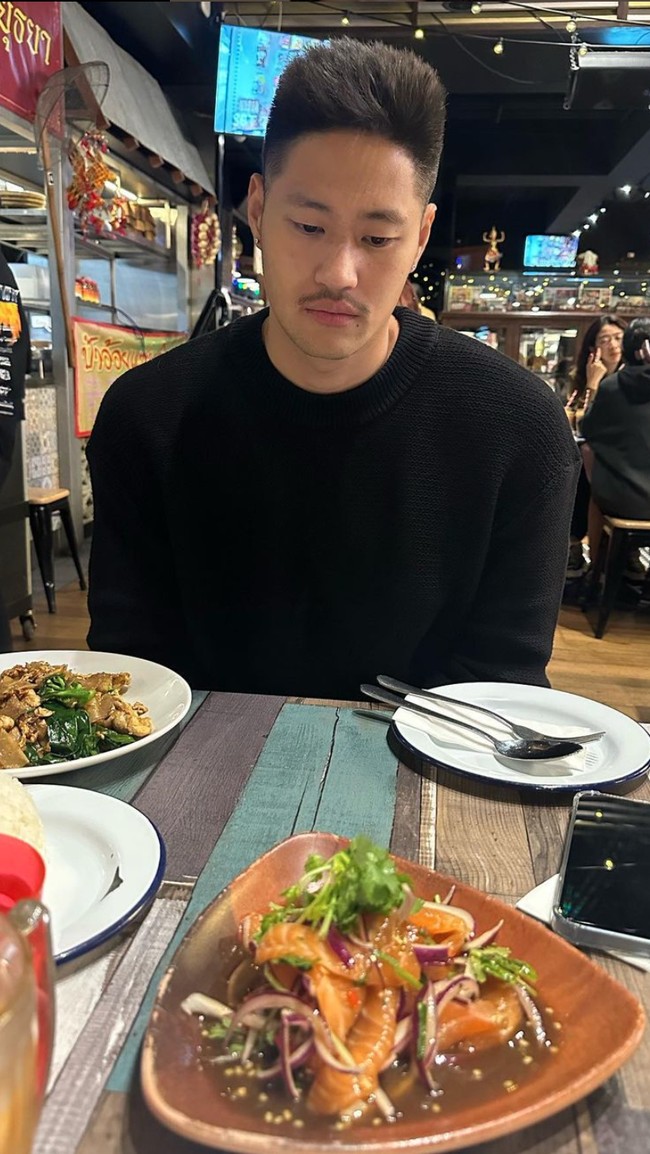 Berparas tampan, Lionel sendiri diketahui merupakan pria berdarah campuran Australia, Tiongkok, dan Mongolia. Sebelum bertolak ke Australia, ia dan Millen juga sempat terlihat menghabiskan waktu bersama di Bali. Foto: Instagram/@millencyrus