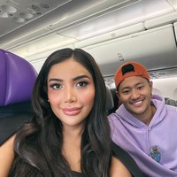 Millen Cyrus sempat kembali menjadi sorotan usai memperkenalkan pacar barunya yang bernama Lionel Lee ke publik. Dalam sebuah podcast, keponakan Ashanty itu bahkan sempat menceritakan awal kisah cintanya bersama Lionel Lee. Foto: Instagram/@millencyrus