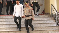 Dan yang terakhir, Listyo juga resmi melantik Kombes Nanang Chadarusman untuk menempati posisi Kepala Sekretariat Umum (Kasetum) Polri.