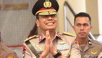 Pelantikan tersebut digelar pada pukul 10.00 WIB.  