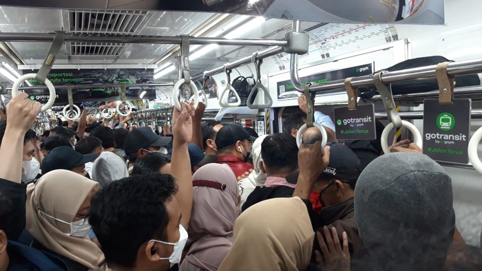Padatnya KRL di Stasiun Manggarai (Magdalena-detikcom)