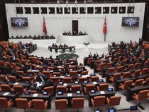 Anggota Parlemen Turki Baku Hantam Buntut Wali Kota Pro-Kurdi Dicopot