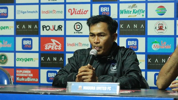 Pelatih Madura United Rakhmat Basuki mengaku mewaspadai pergerakan Wiljan Pluim yang dinilai jadi otak serangan PSM.