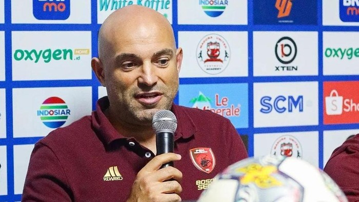 Pelatih PSM Makassar, Bernardo Tavares pada sesi prescon jelang menghadapi Madura United di laga lanjutan Liga 1 2022/2023.