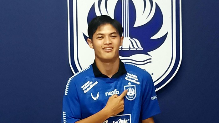 Pemain PSIS Alfeandra Dewangga.