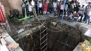 Petaka Lantai Kuil Ambles di India Makan Puluhan Korban Jiwa