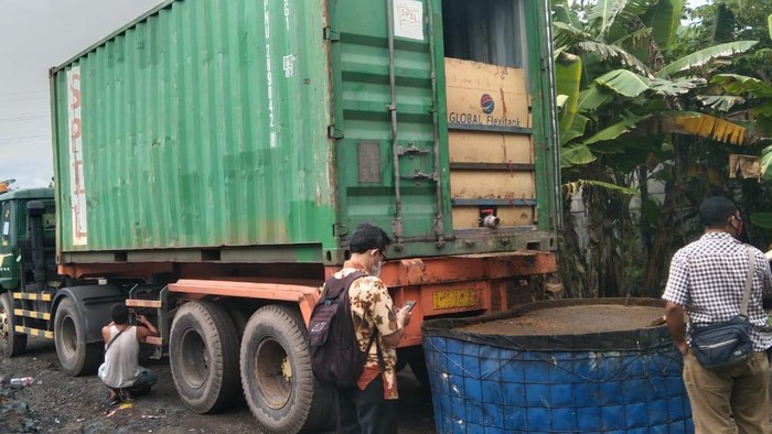 Penggerebekan gudang Sidoarjo