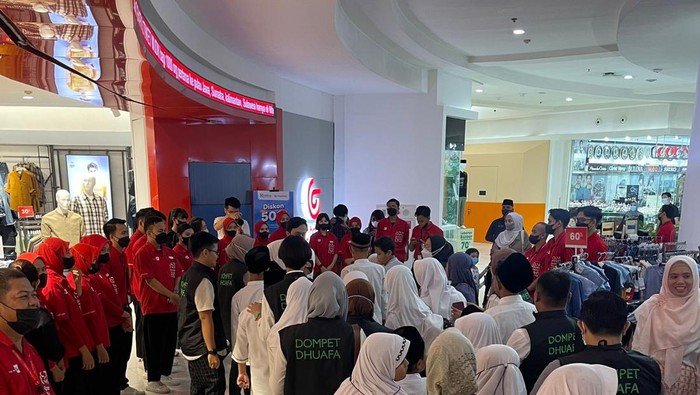 Pengunjung Supermall Karawaci