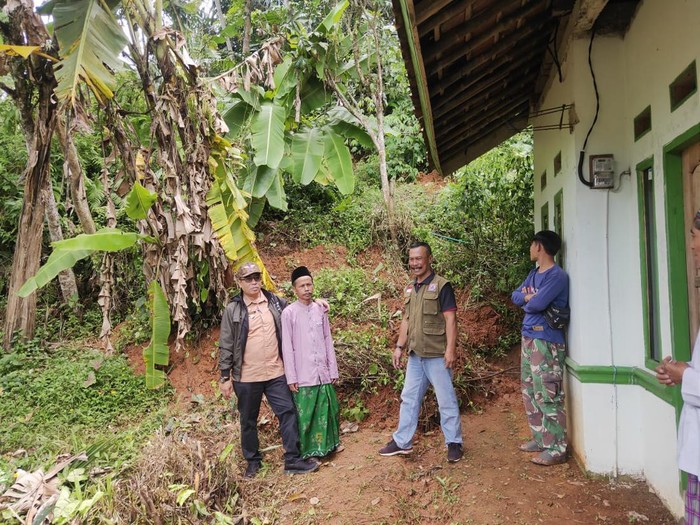 Pergerakan tanah di Bandung Barat.
