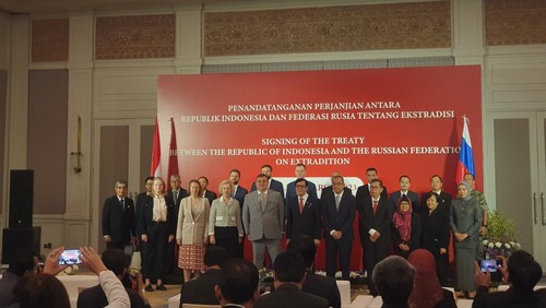 Menteri Hukum dan Hak Asasi Manusia Yasonna H. Laoly dan Menteri Kehakiman Rusia Konstantin Anatolievich Chuychenko di Nusa Dua, Bali, Jumat (31/3/2023). Kedua menteri tersebut meneken perjanjian ekstradisi.