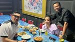 Dijuluki Sultan Andara Raffi Ahmad Tak Malu Makan di Warung Tenda