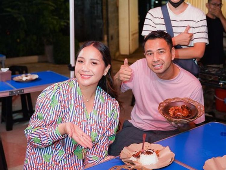 Dijuluki Sultan Andara Raffi Ahmad Tak Malu Makan di Warung Tenda