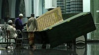Al-Quran itu merupakan karya yang ditulis tangan H Abdul Karim untuk dibaca setiap bulan Ramadan di Masjid Baiturrahman Banyuwangi.