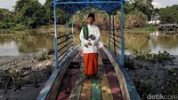 Salah satu guru di Pesantren Minhajul Fallah yang sudah ada sejak tahun 2011 mengaku terus menjalani ibadah dan kegiatan sekolah seperti biasa. Hal itu dilakukan guna memberikan pembelajaran akhlak, ilmu dan pendidikan agama Islam kepada anak-anak yang ada di desa tersebut.