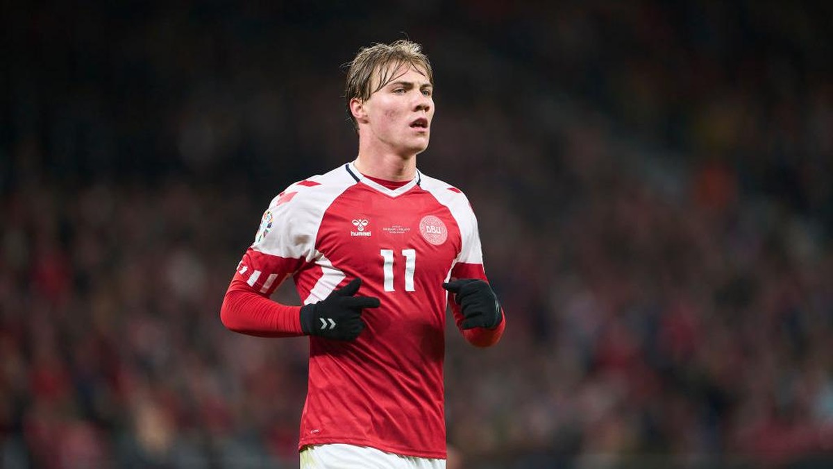 Rasmus Hojlund tersanjung diminati Manchester United. (Foto: Lars Ronbog / FrontZoneSport via Getty Images)