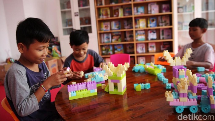 Mensos Tri Rismaharini telah meresmikan Rusun Sentra Mulya Jaya, Jaktim, Jumat (31/3). Rusun itu diperuntukkan bagi masyarakat Pemerlu Pelayanan Kesejahteraan Sosial.