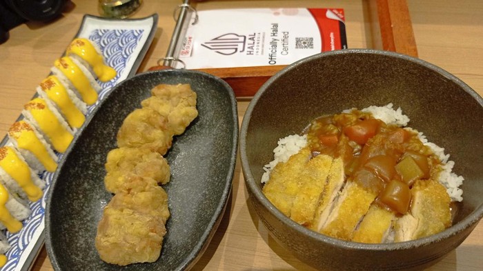 Sertifikat Halal Untuk Produk Sushi Ichiban Sushi berhasil memperoleh sertifikasi Halal Predikat A dari BPJH dan MUI. Penyerahan sertifikat halal dilakukan hari ini.
