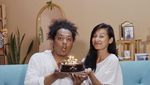 Seru! Ini Momen Indah Permatasari Makan Bareng Suami dan Jajan di Pasar
