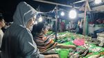 Seru! Ini Momen Indah Permatasari Makan Bareng Suami dan Jajan di Pasar