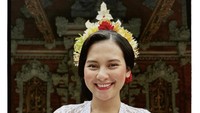 Kabar menghebohkan datang dari pasangan Indah Permatasari dan Arie Kriting. Setelah ditutupi, akhirnya wajah anak pertama pasangan ini pun terungkap dan menuai banyak pujian. Foto: Instagram @indahpermatas