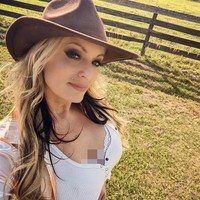 Donald Trump menjadi mantan presiden AS pertama yang didakwa terlibat kasus kriminal. Pria 76 tahun tersebut dituduh melakukan suap pada bintang porno Stormy Daniel pada 2016 sebesar $ 130.000 (Rp 1,9 miliaran) untuk menghindari skandal jelang pemilu. Foto: Instagram @stormydaniels