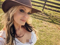 Foto Stormy Daniels, Bintang Porno yang Bikin Donald Trump Didakwa Kasus Suap