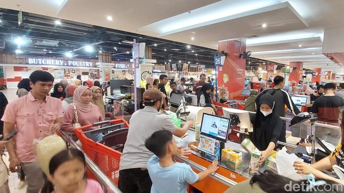 Suasana di Transmart Padang