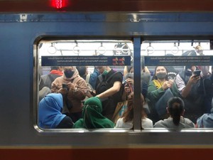 Boleh Makan di KRL Saat Maghrib, KCI Siapkan Aturan Khusus di Bulan Puasa