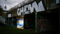 Terowongan Brown ini terletak di bawah jalan layang Clifton, yang merupakan sebuah jalan utama yang dibangun pada tahun 1958.