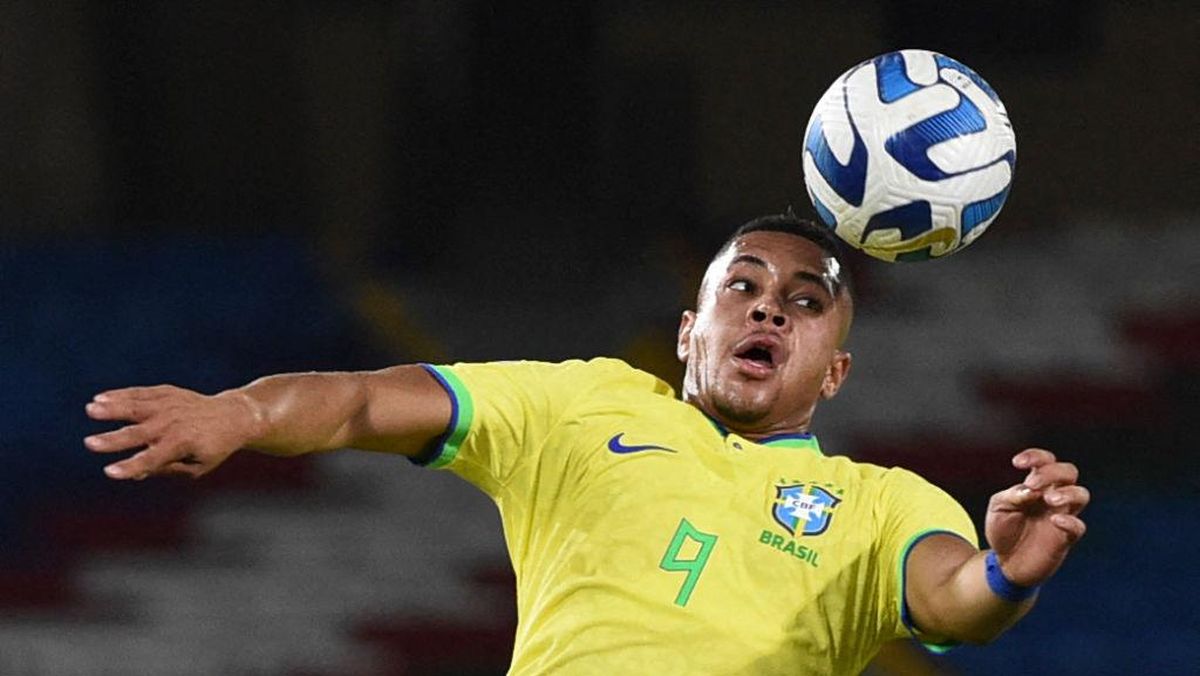 OFFICIAL: Vitor Roque to join Barcelona in January - Barca Blaugranes