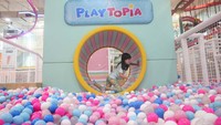 Playtopia menawarkan area bermain yang luas, bersih dan nyaman dengan hampir 20 jenis permainan untuk anak usia 1 hingga 12 tahun.  