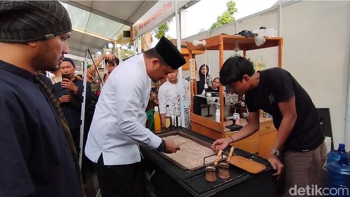 Wali Kota Medan Bobby Nasution bersama Ustaz Hanan Attaki di Ramadhan Fair