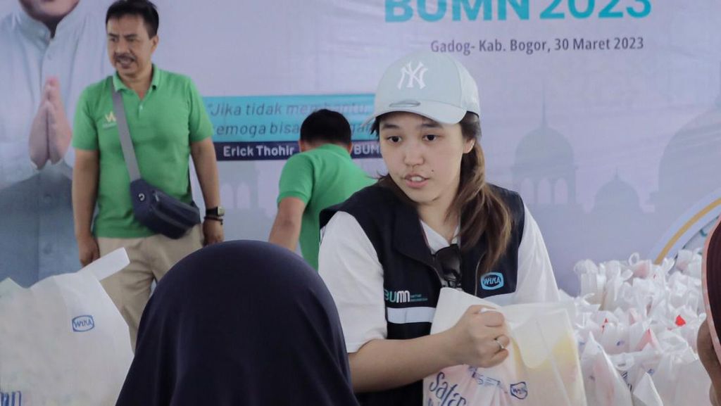 Gelar Safari Ramadan, WIKA Bagikan Sembako Murah ke Warga di Bogor