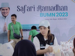 Gelar Safari Ramadan, WIKA Bagikan Sembako Murah ke Warga di Bogor