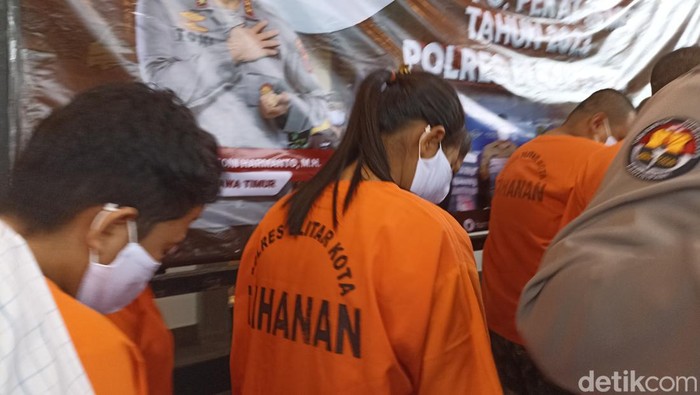 Polisi Kota Blitar mengungkap 69 kasus dengan dalam Operasi Pekat Semeru 2023. Total ada 72 orang yang jadi tersangka.