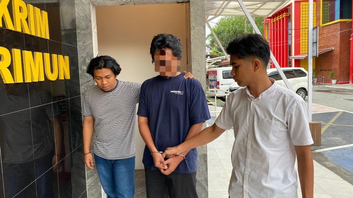 Agen Chip Domino saat diamankan polisi di Karimun. (Dok Polisi).