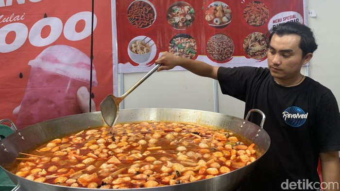 Aneka tenant kuliner di Ramadhan Fair Medan (Foto: Kartika Sari)