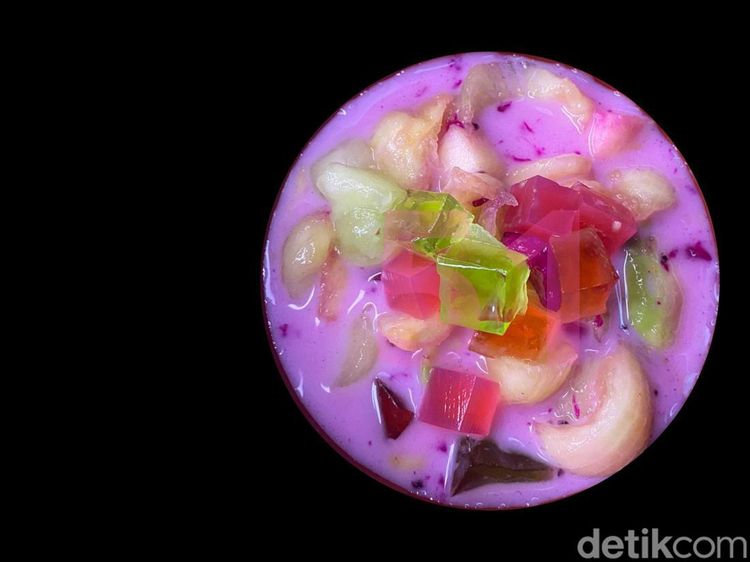 Tes Ketajaman Mata, Bisa Temukan Sesuatu di Gambar Ini Selain Takjil?