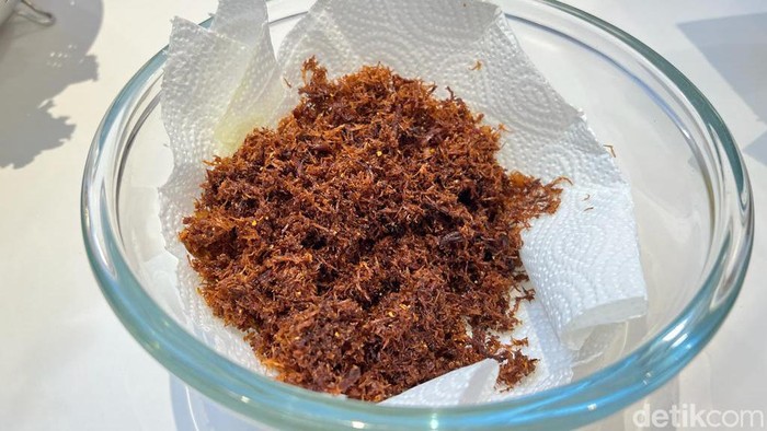 Cara Membuat Serundeng Kelapa yang Renyahnya Tahan Lama, Cocok Jadi Teman Makan