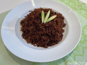 4 Tips Bikin Ayam Suwir Serundeng Buat Stok dari Chef Hotel
