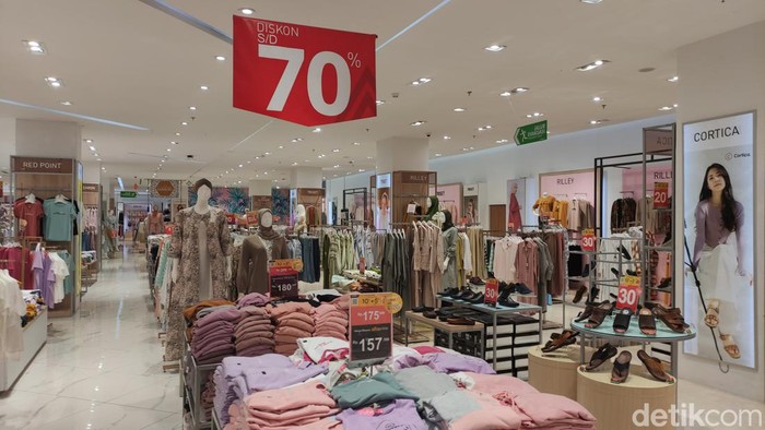 Banjir diskon baju lebaran dan kebutuhan pokok di MX Transmart Malang