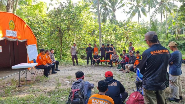 Basarnas Palu tutup pencarian siswa SD hanyut di Sungai Sigi.