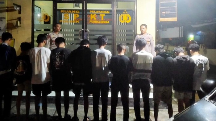 Belasan pelajar diamankan usai tepergok hendak perang sarung di Purbalingga, Sabtu (1/4/2023) dinihari.