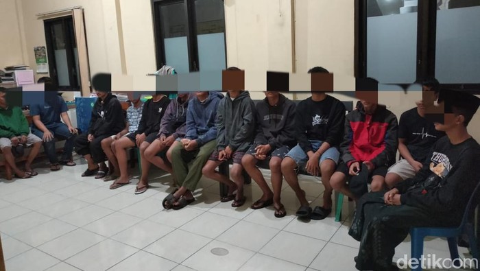 Belasan remaja diamankan Polsek Wlingi, Blitar.