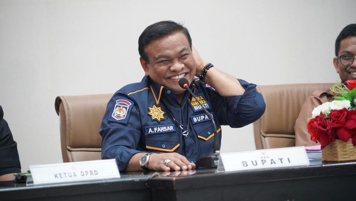 Bupati Bone Andi Fahsar Mahdin Padjalangi.