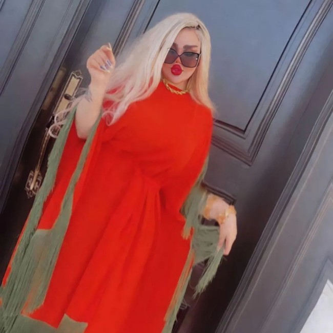 Penampilannya dengan bibir super tebal dan hidung kecil serta lancip menuai kritik. Tak sedikit netizen menganggap wajahnya aneh bahkan menyebutnya iblis. Foto: Instagram/@dalia_naim1