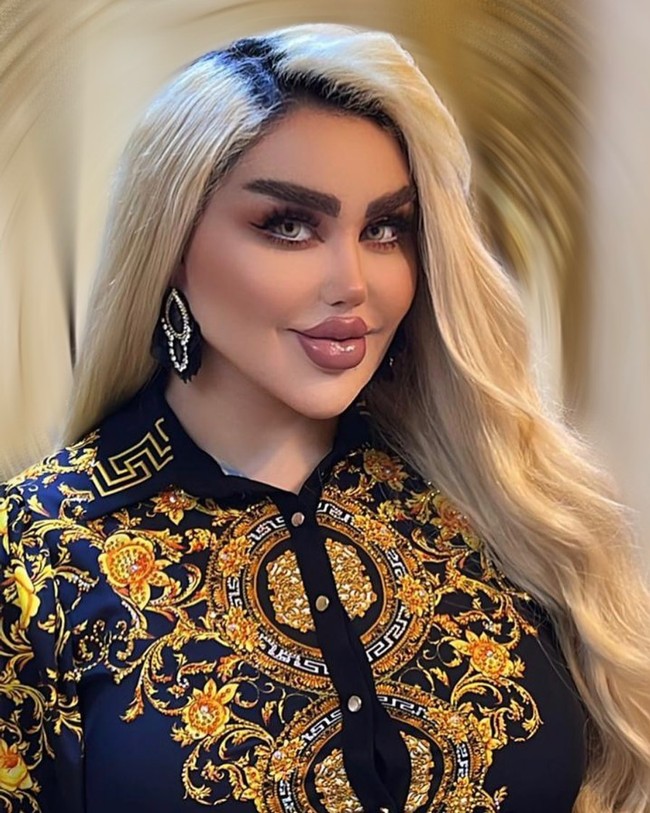 Dalia Naeem asal Irak terobsesi menjadi Barbie di dunia nyata.  Foto: Instagram/@dalia_naim1