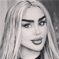 “Barbie Iblis,” kritik salah satu netizen. “Zombie,” komentar netizen lain. Foto: Instagram/@dalia_naim1