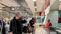 Cek Transmart Midnight Sale di Kokas, CT: Dagingnya Murah Ini