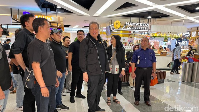 Founder & Chairman CT Corp Chairul Tanjung di Transmart Kota Kasablanka (Kokas)